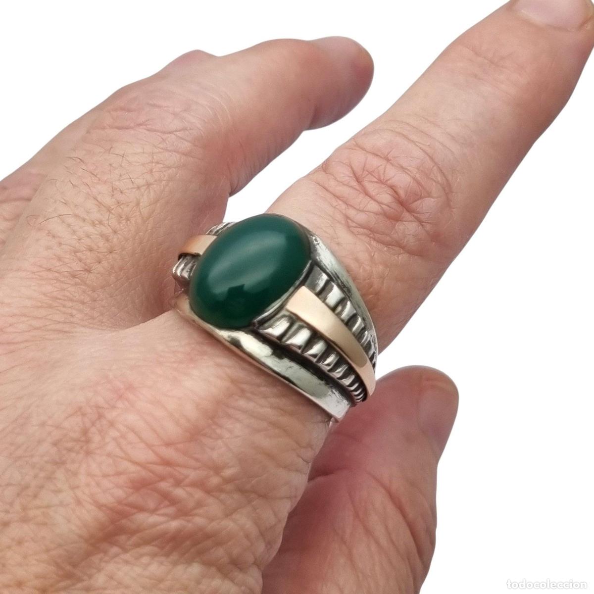 Joyeria: Anillo Vintage de Hombre Cl&aacute;sico de Plata con Calcedonia Verde y Vistas Doradas, A&ntilde;os 60&ndash;70