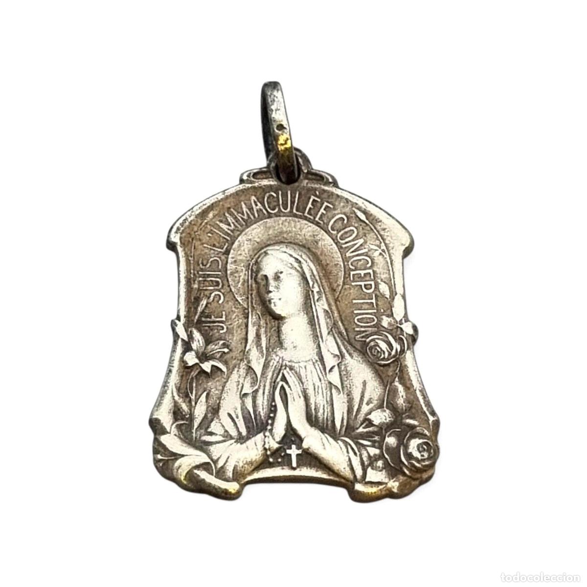 Joyeria: Medalla religiosa antigua Art Nouveau de la Virgen de Lourdes e Inmaculada Concepci&oacute;n con flores, Fr