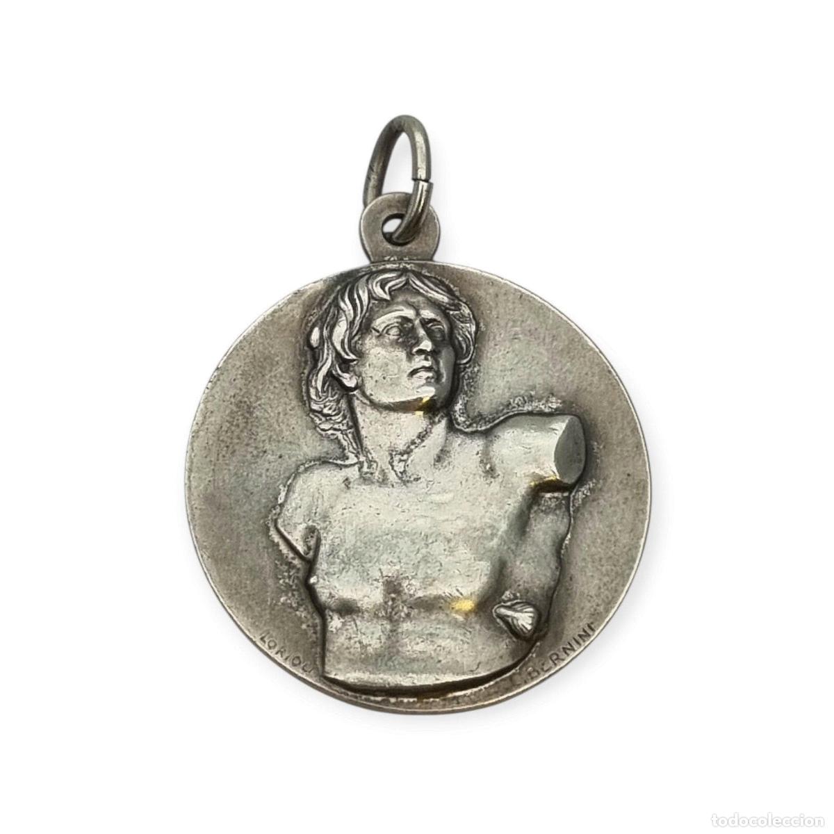 Joyeria: Medalla relicario vintage de san Sebasti&aacute;n de las catacumbas de Roma con s&iacute;mbolos paleocristianos, I