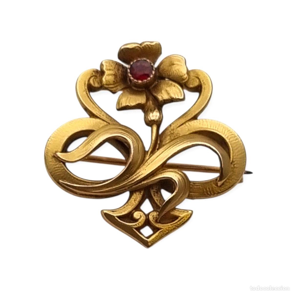 Joyeria: Broche antiguo Art Nouveau franc&eacute;s de oro doubl&eacute; con flor roja, ca. 1900&ndash;1910