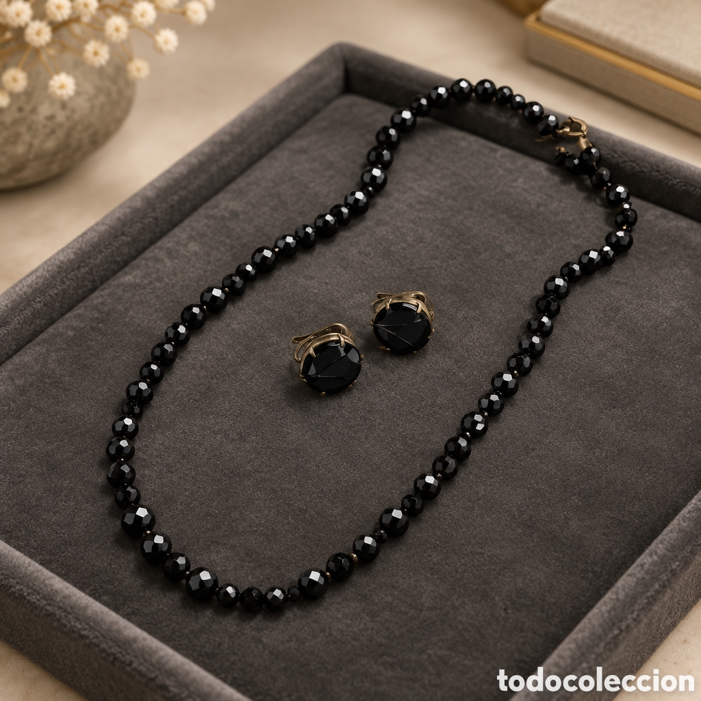 Joyeria: ANTIGUA CONJUNTO DE JOYAS DE LUTO SIGLO XIX, COLLAR Y PENDIENTES ELABORADOS EN LAT&Oacute;N Y AZABACHE
