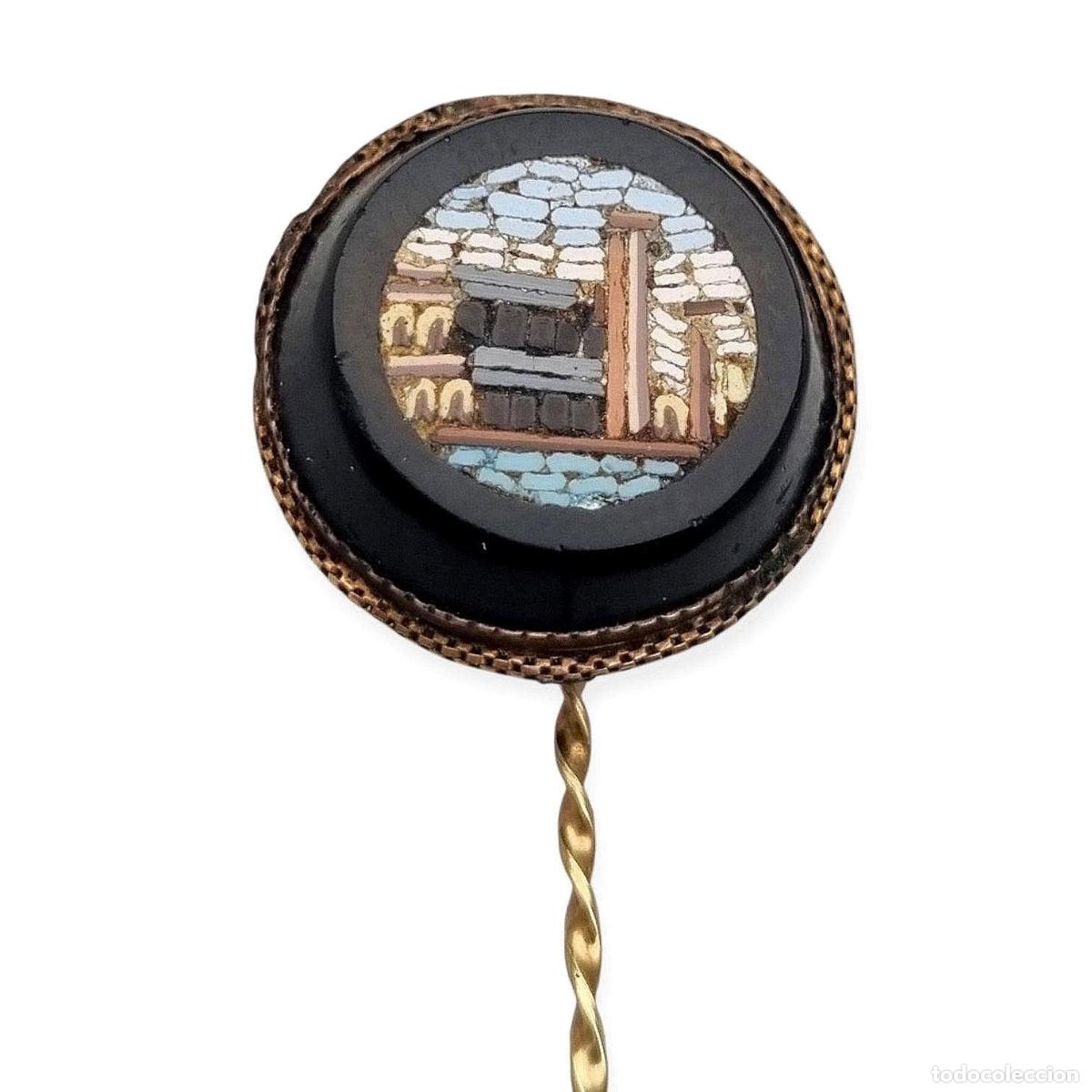 Joyeria: Alfiler Antiguo Grand Tour Italiano de Micromosaico sobre Vidrio Negro, ca. 1880&ndash;1910