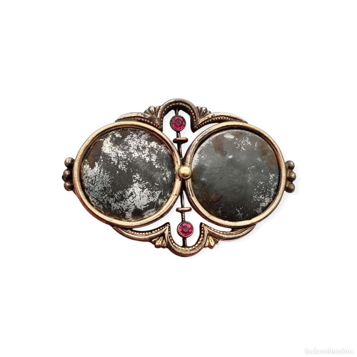 Joyeria: Broche Antiguo Victoriano Portafotos doble dorado, Guardapelo con Piedras Rojas, ca. 1870&ndash;1890