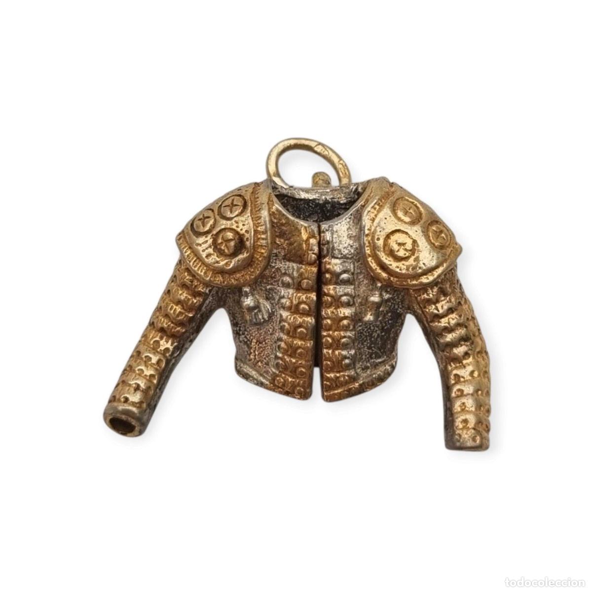 Joyeria: Colgante vintage de plata bicolor con forma de chaquetilla de torero, Espa&ntilde;a, ca. 1990&ndash;2000