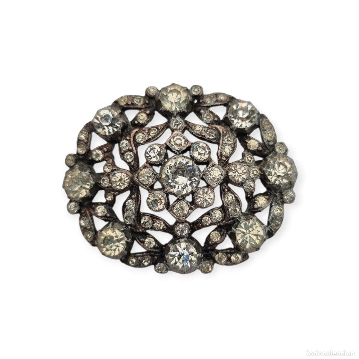 Joyeria: Broche vintage Art D&eacute;co de bisuter&iacute;a con pedrer&iacute;a y decoraci&oacute;n floral, estilo Hollywood, Europa, ca.