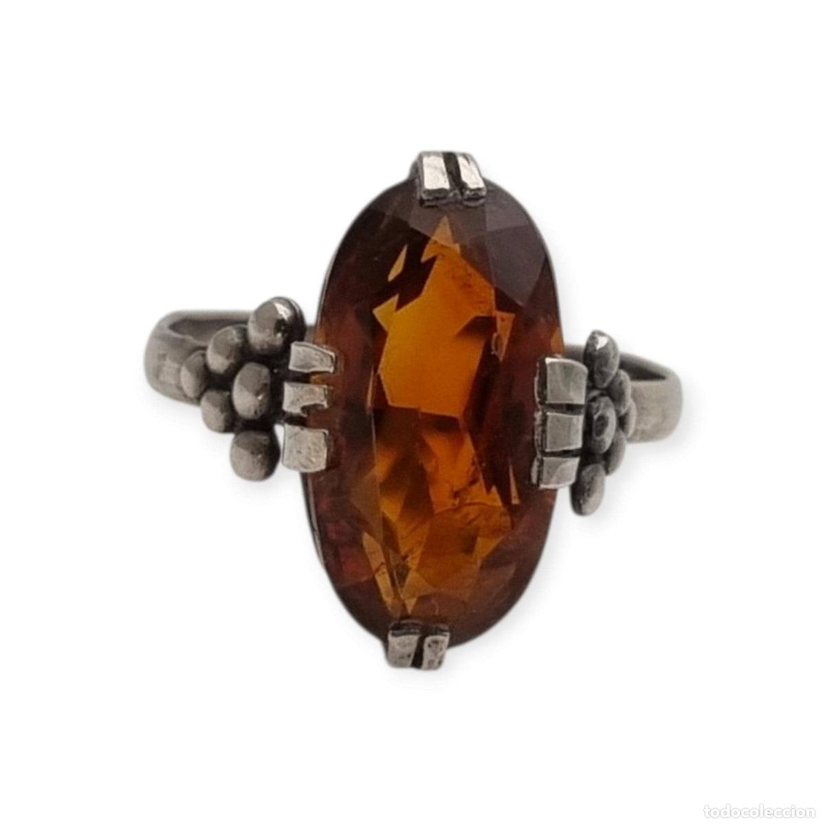 Joyeria: Anillo vintage de estilo Art D&eacute;co en plata con cristal co&ntilde;ac facetado, Europa, ca. 1950&ndash;1960