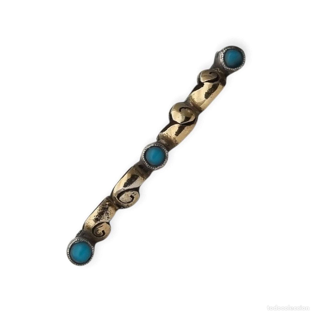 Joyeria: Broche antiguo Art D&eacute;co de plata con vistas doradas y cabujones azules, Espa&ntilde;a, ca. 1930&ndash;1940
