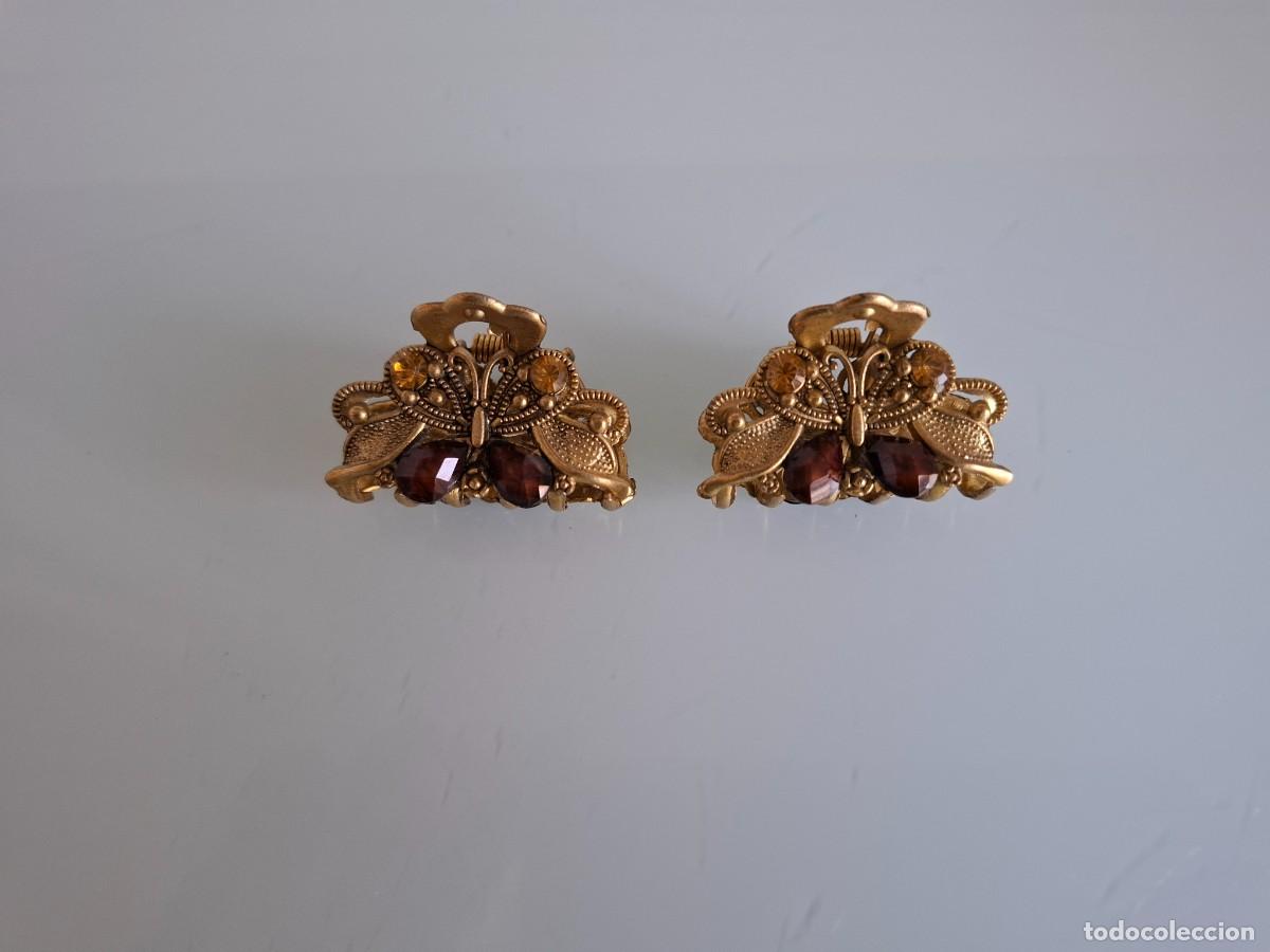 Joyeria: DOS PINZAS PARA EL PELO - RECOGEDORES DE PELO - METAL DORADO, CON PIEDRAS DE COLOR MARR&Oacute;N Y AMARILLO