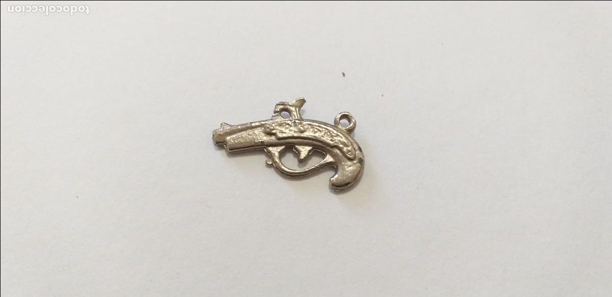 Joyeria: Peque&ntilde;o y bonito colgante con forma de pistola. 2,5 cm de largo. Miniatura