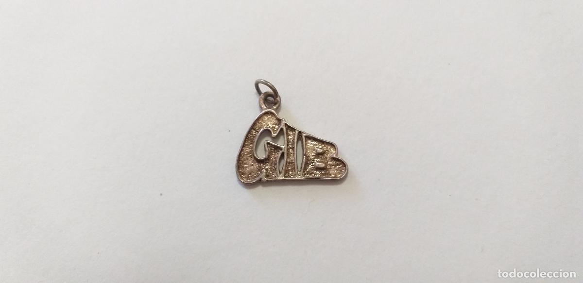 Joyeria: Colgante con letras GIB. Diminutivo de Gibraltar. Medidas: 2 cm x 1,5 x 0,2. METAL