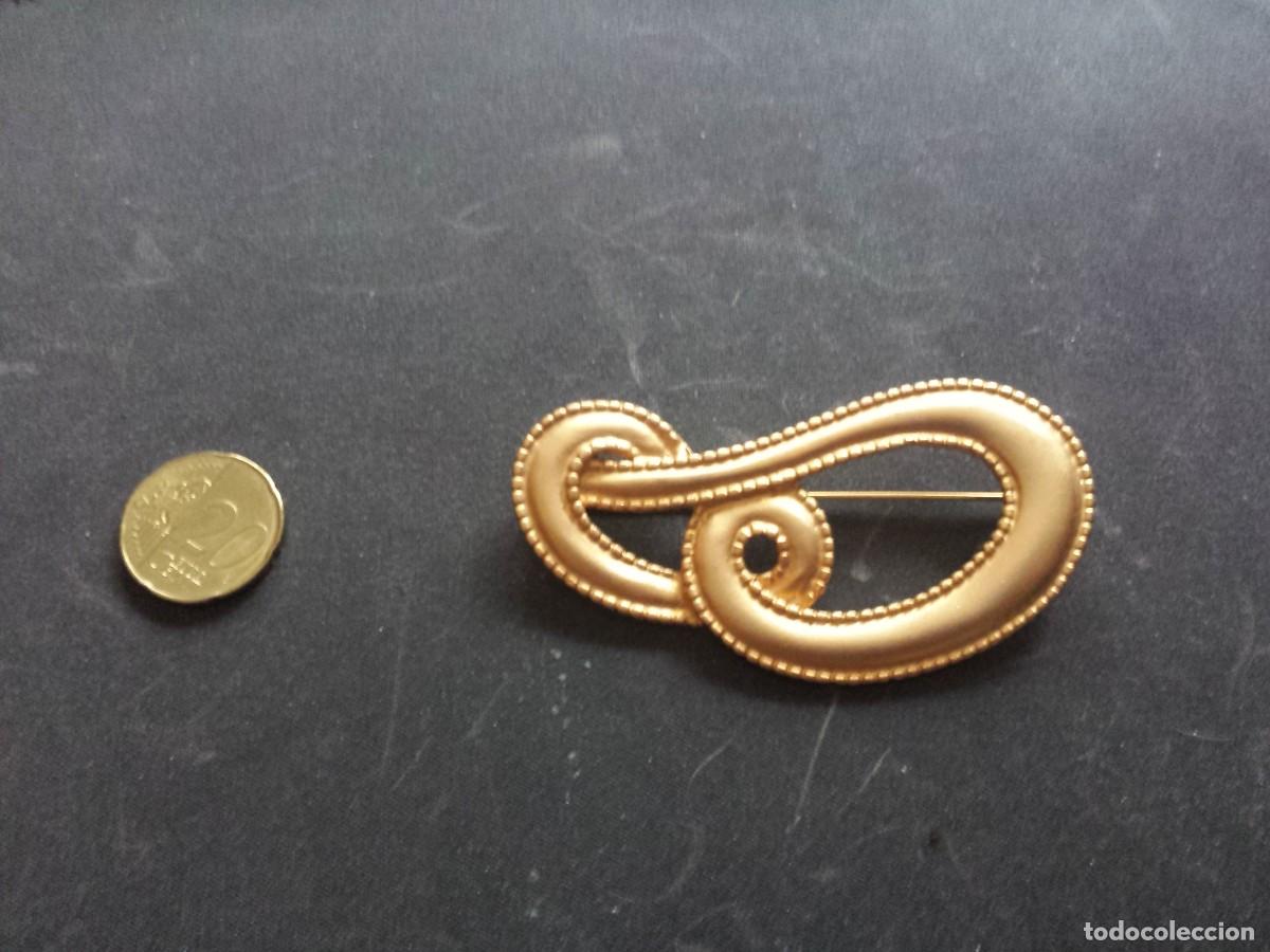 Joyeria: Broche dorado mate en forma de lazo - Foto 1