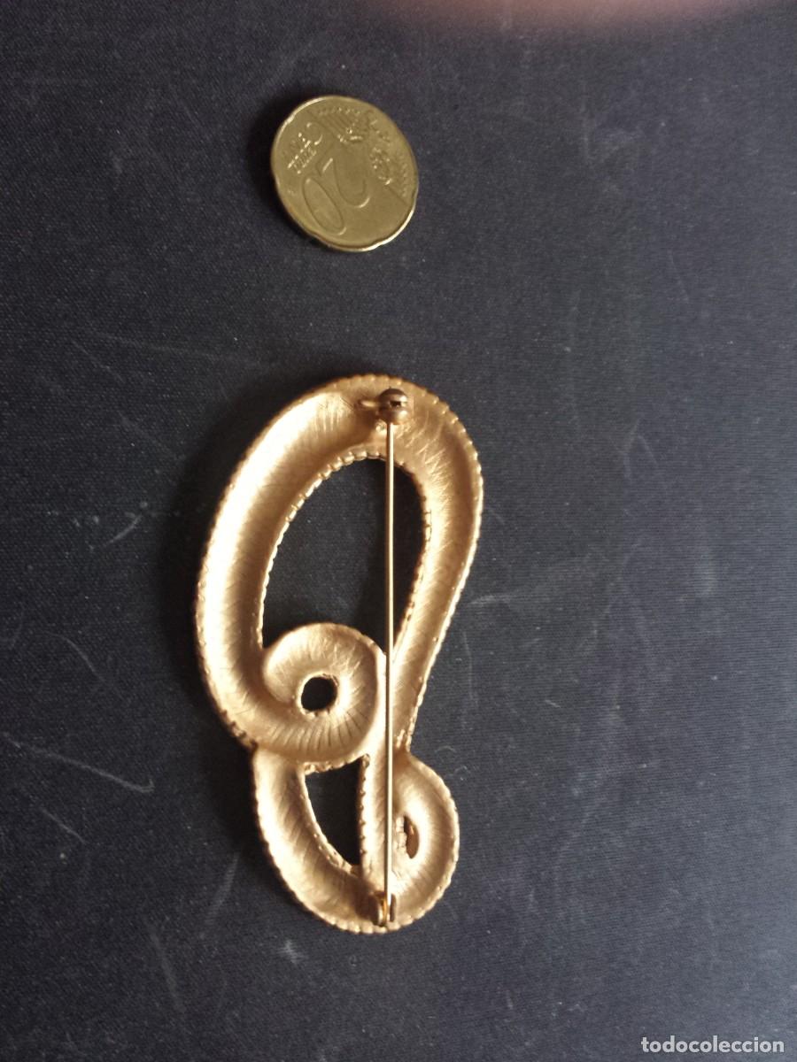 Joyeria: Broche dorado mate en forma de lazo - Foto 2