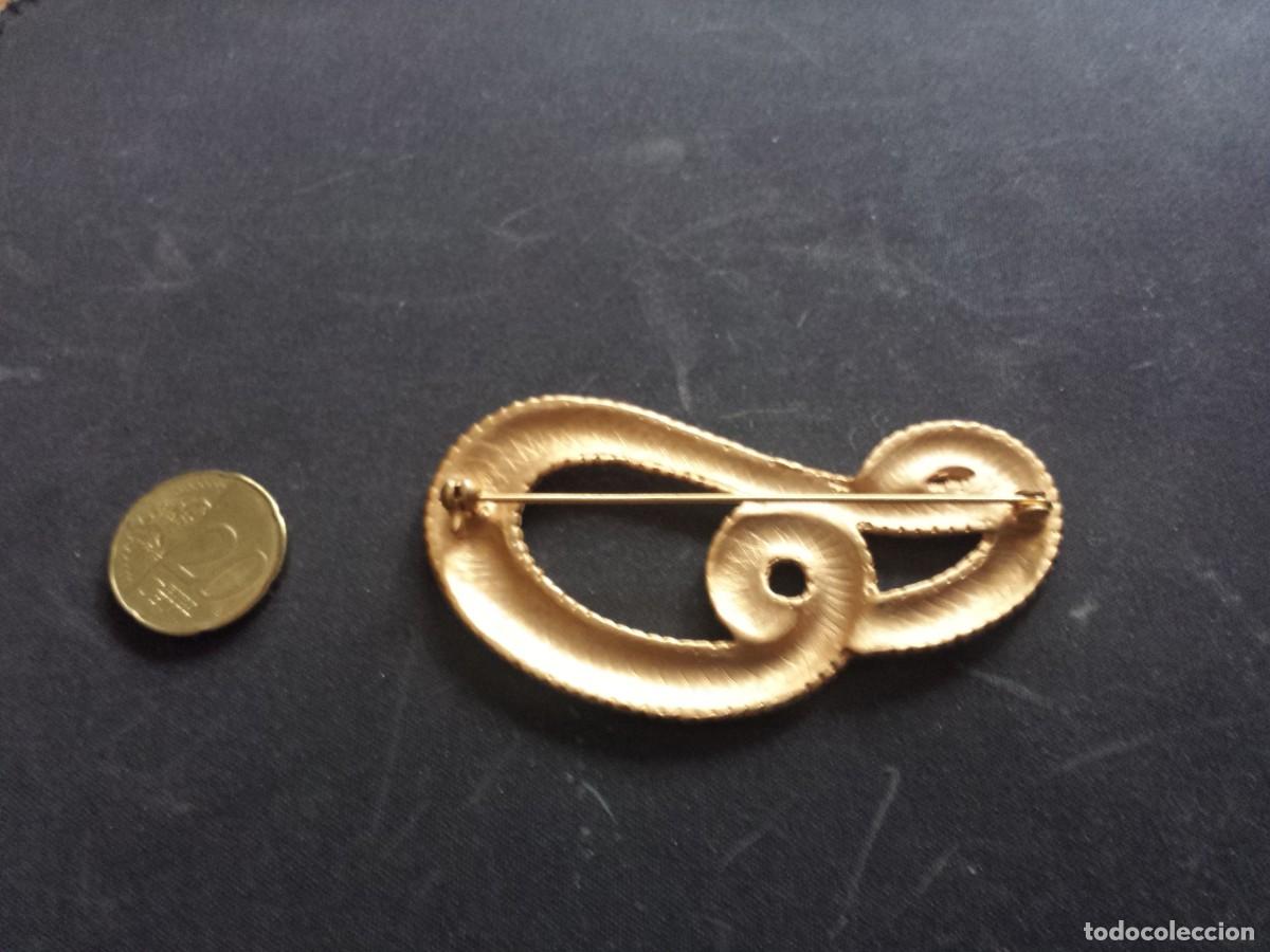Joyeria: Broche dorado mate en forma de lazo - Foto 3