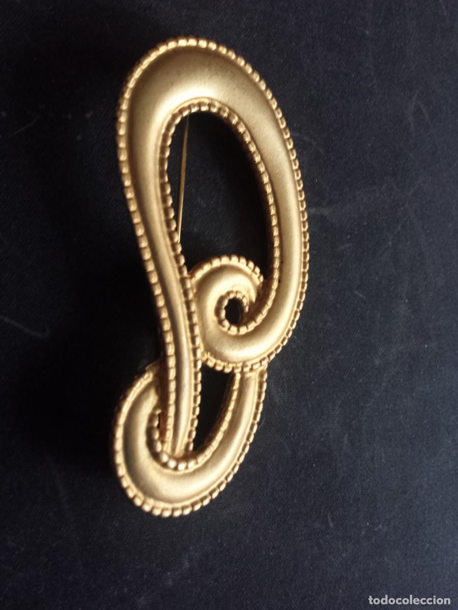 Joyeria: Broche dorado mate en forma de lazo - Foto 5