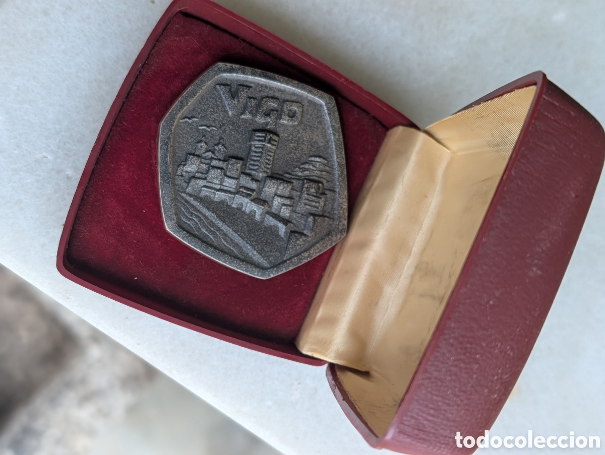 Joyeria: Medalla conmemorativa de la inauguraci&oacute;n de la Casa Consistorial de Vigo (1976) - Con estuche origin
