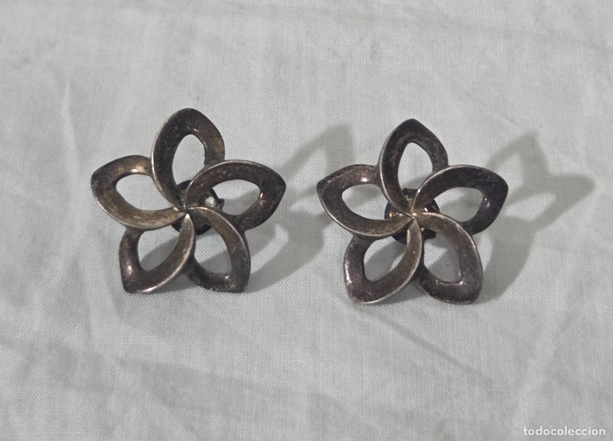 Joyeria: Pendientes en forma de flor de plata de ley - Foto 2