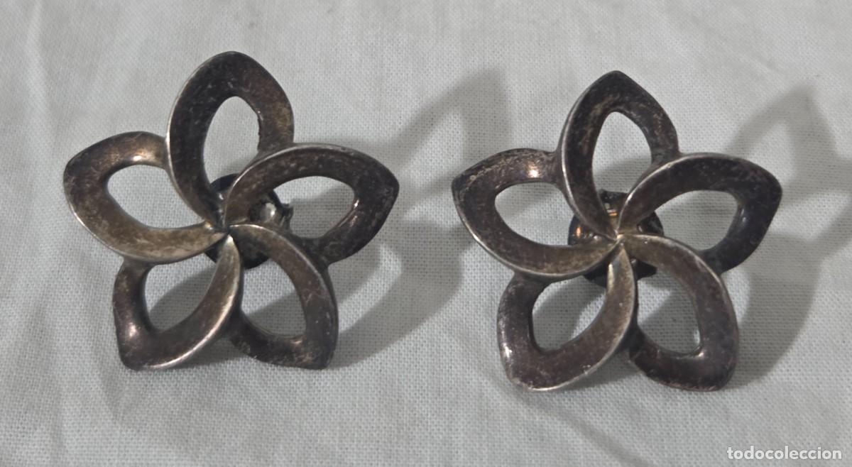 Joyeria: Pendientes en forma de flor de plata de ley - Foto 3