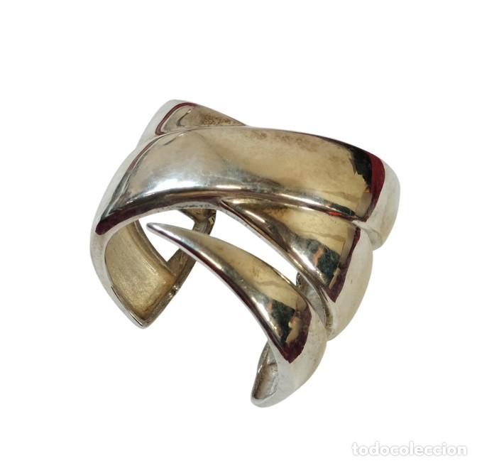 Joyeria: BRAZALETE DE PLATA DE TIPO SWIRL. JOAQU&Iacute;N BERAO. ESPA&Ntilde;A. SIGLO XX.