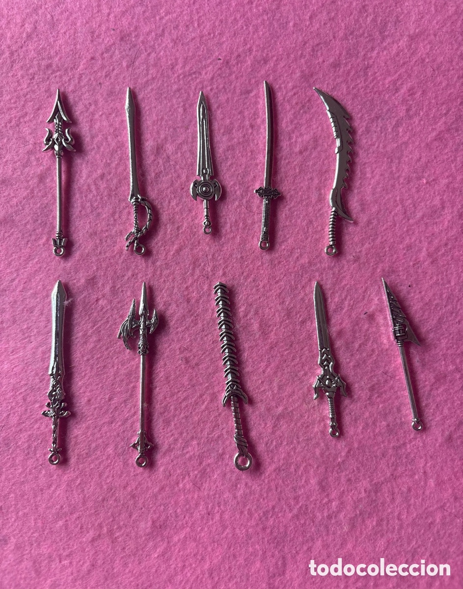 Joyeria: Lote de espadas en miniatura de metal (A15)