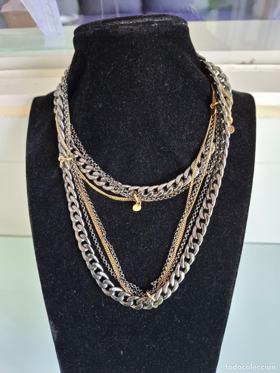Joyeria: COLLAR DE METAL CON DOS CADENAS PLATEADAS EN COLOR GRIS Y UNA CADENA DORADA