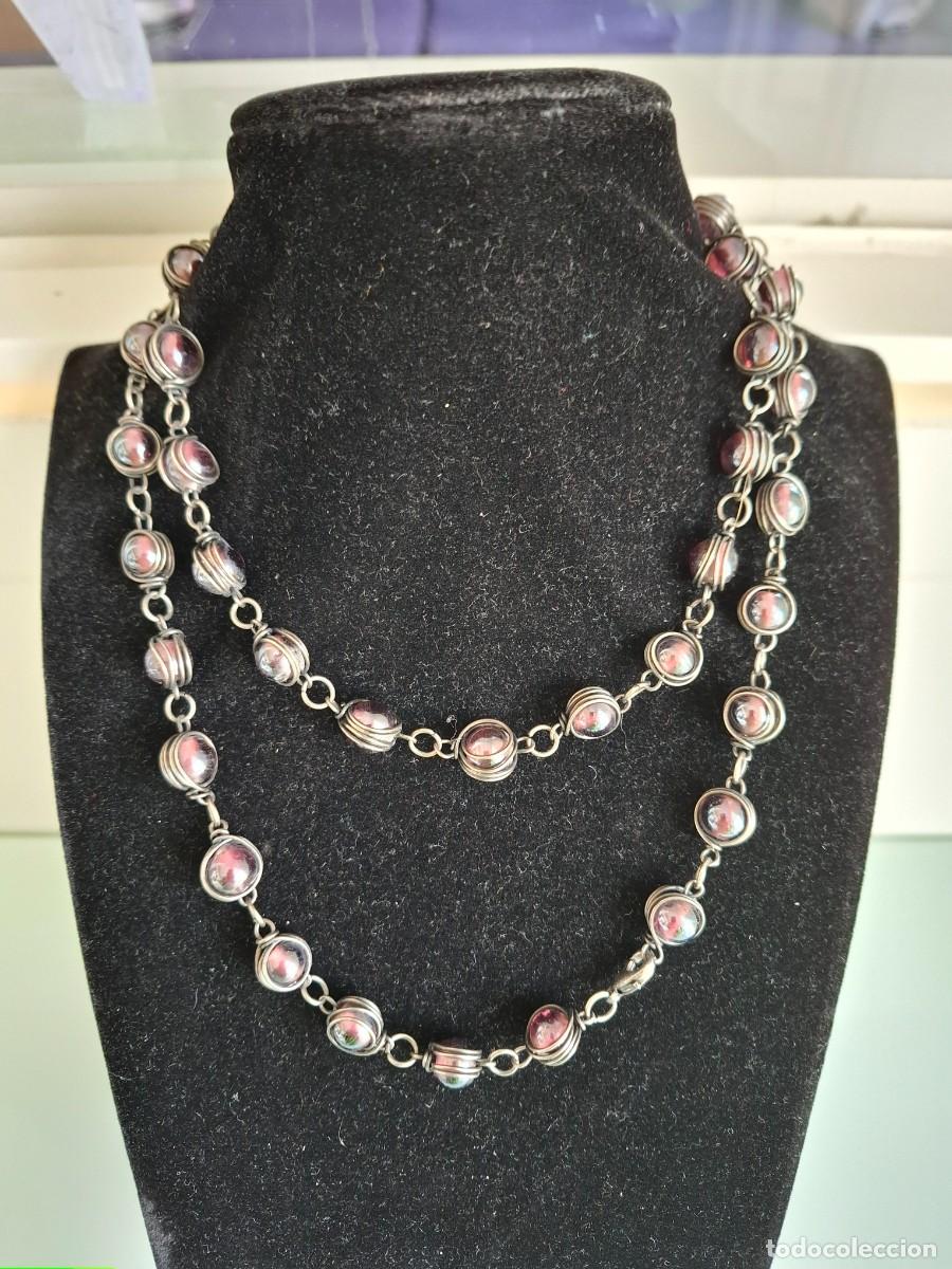 Joyeria: COLLAR DE METAL PLATEADO CON BOLITAS DE CRISTAL INSERTADAS DE COLOR MARR&Oacute;N CLARO BRILLANTE