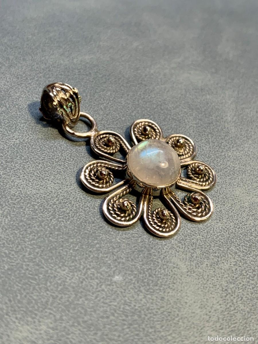 Joyeria: Colgante plata de ley 925 contrastada con filigrana y piedra luna cabuj&oacute;n