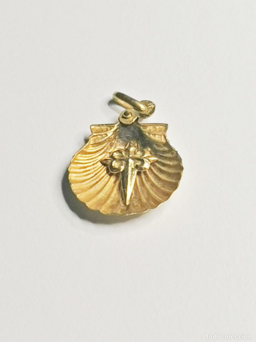 Joyeria: Colgante Concha Vieira y Cruz Santiago Oro 18k (0,45 g)