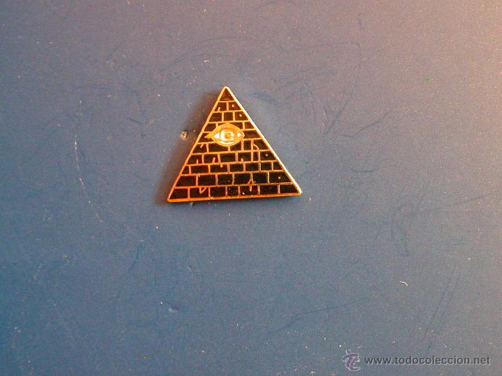 Juegos antiguos: Pin Steve Jackson Games logo (GURPS) - Foto 1
