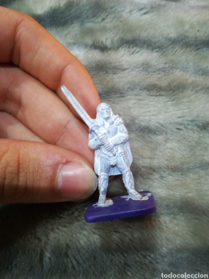 Juegos antiguos: Figura Hero quest lila - Foto 1