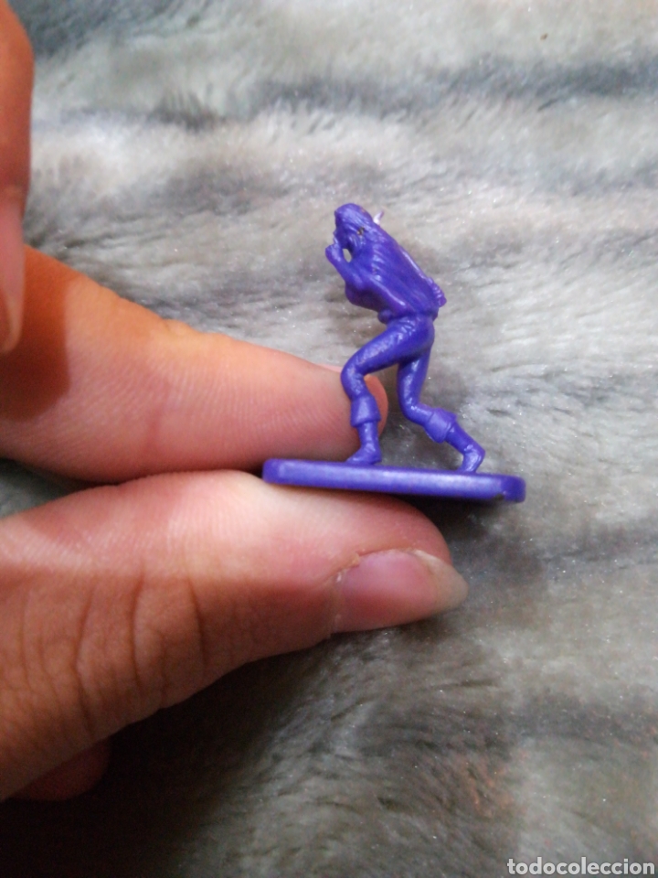 Juegos antiguos: Figura Hero quest lila - Foto 3
