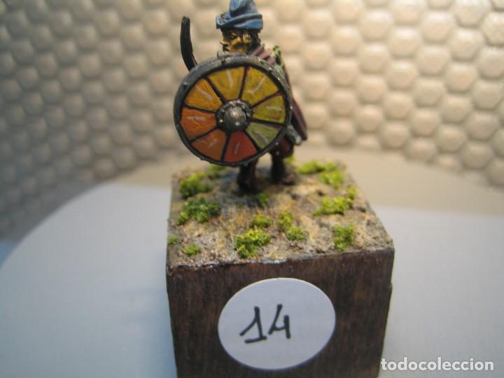 Jeux Anciens: FIGURA DE FANTASIA de plomo modelo 14 - pintado de calidad- - tama&ntilde;o peana cm. 3x3x2