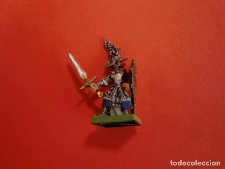 Juegos antiguos: CABALLERO CASCO DRAGON PLOMO 4 x 2 CM. - Foto 1