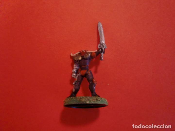 Juegos antiguos: GUERRERO CASCO CALAVERA CON ESPADA PLOMO - Foto 2