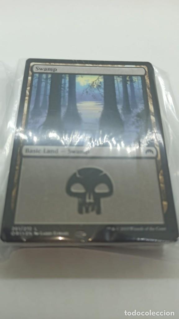 Juegos antiguos: Lote cartas Magic con fundas negro verde - Foto 2
