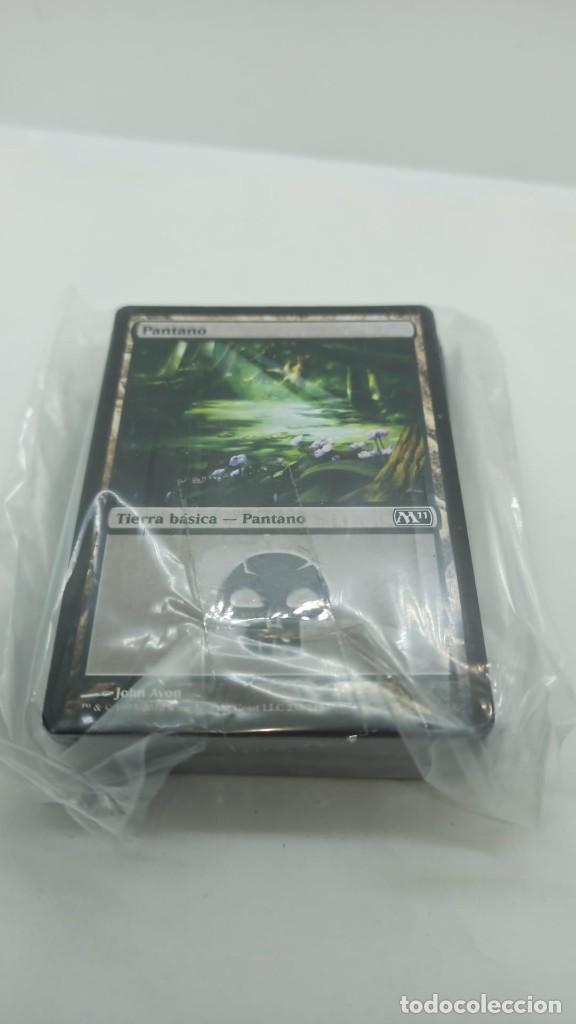 Juegos antiguos: Lote cartas Magic con fundas negro azul - Foto 2