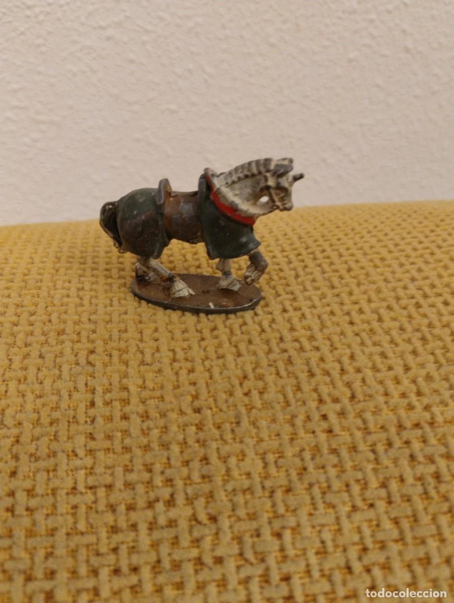 Juegos antiguos: Caballo plomo Grenadier - Foto 2