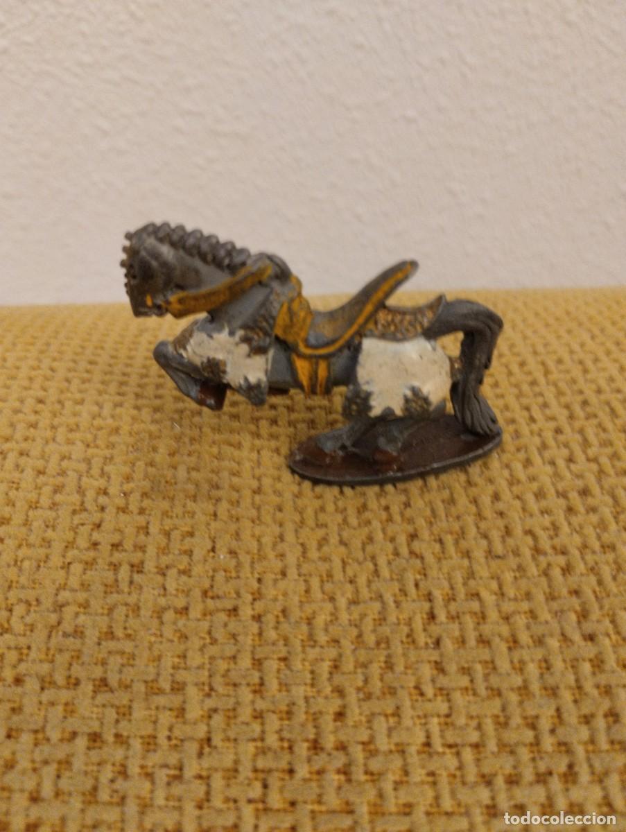 Juegos antiguos: Caballo plomo Grenadier - Foto 1