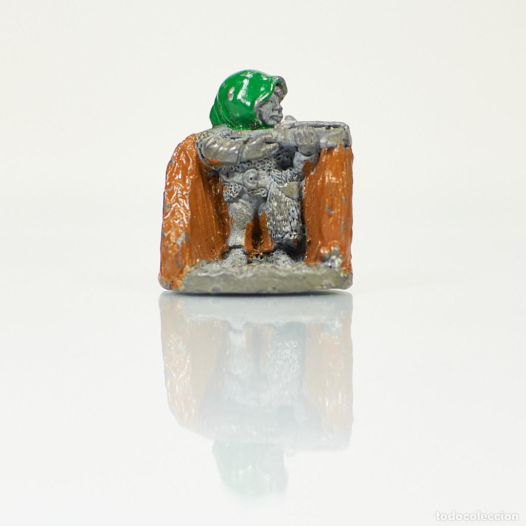 Giochi Antichi: Grenadier 1127 Halfling Bushwacker - Miniatura metal A. Chernak 1990