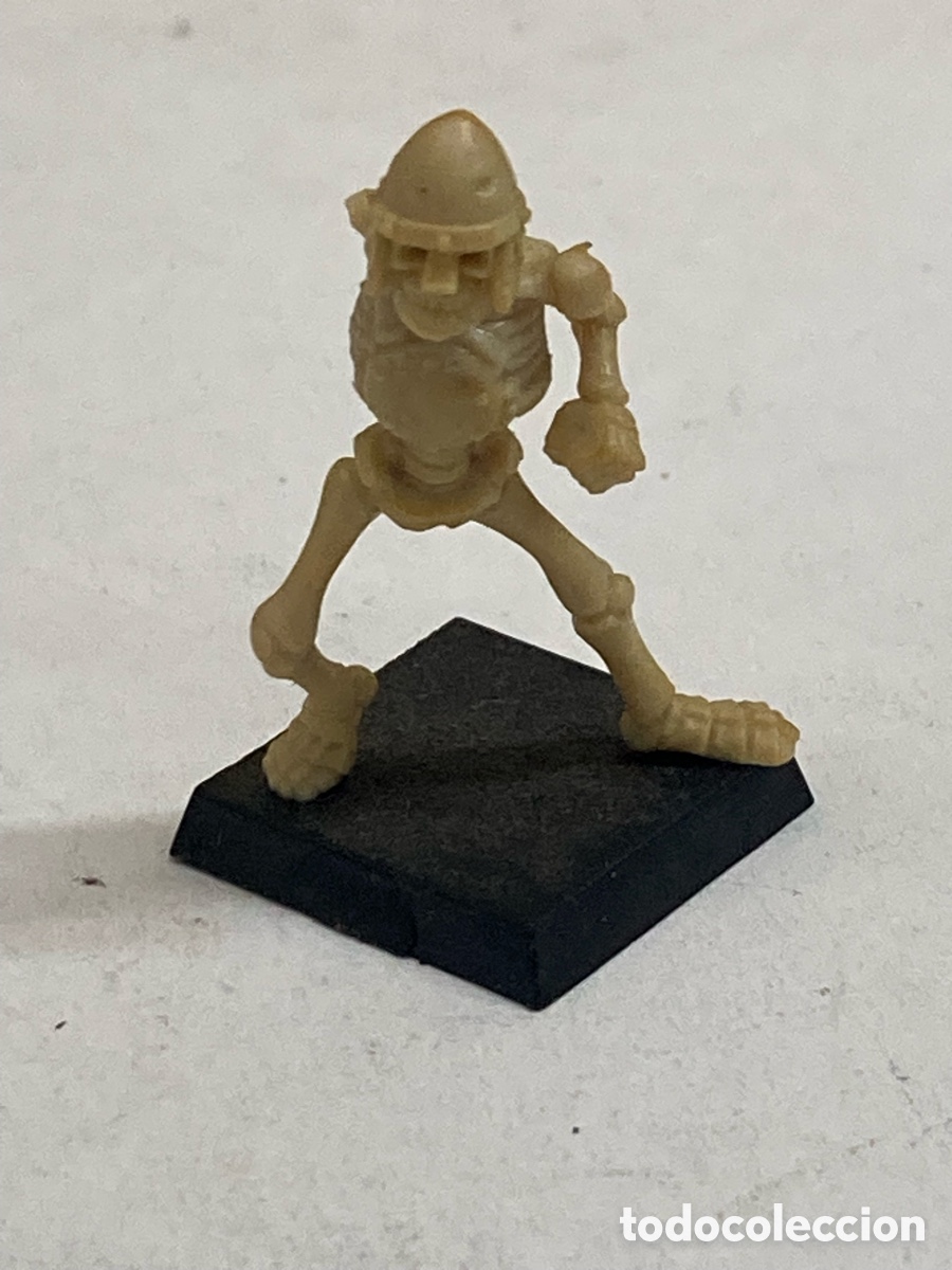 Juegos Antiguos: miniatura cl&aacute;sica de un esqueleto del juego de mesa HeroQuest de 1989