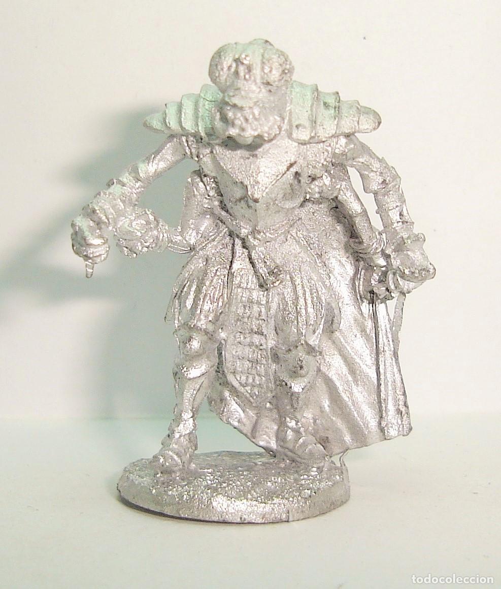 Juegos Antiguos: FIGURA METALICA WARHAMMER DE 4 CENTIMETROS DE ALTURA