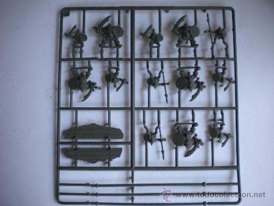 Juegos antiguos: CINCO PANELES CON FIGURAS WARHAMMER - Foto 1