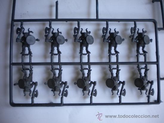 Juegos antiguos: CINCO PANELES CON FIGURAS WARHAMMER - Foto 3