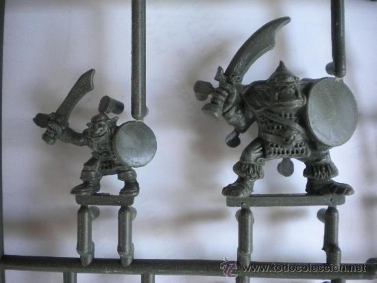 Juegos antiguos: CINCO PANELES CON FIGURAS WARHAMMER - Foto 9