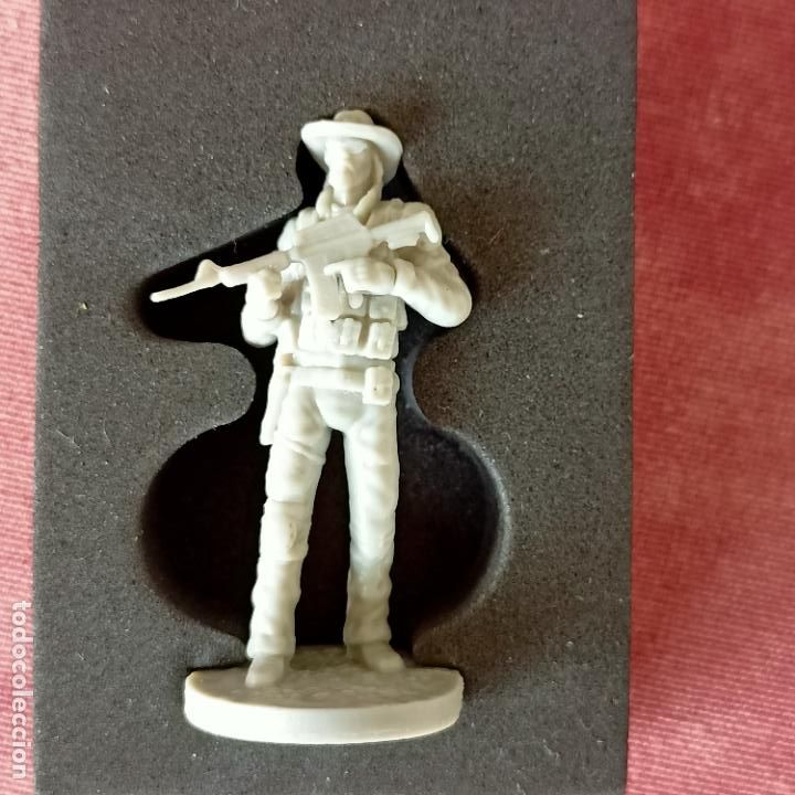 Juegos antiguos: Figura soldado Warhammer - Foto 1