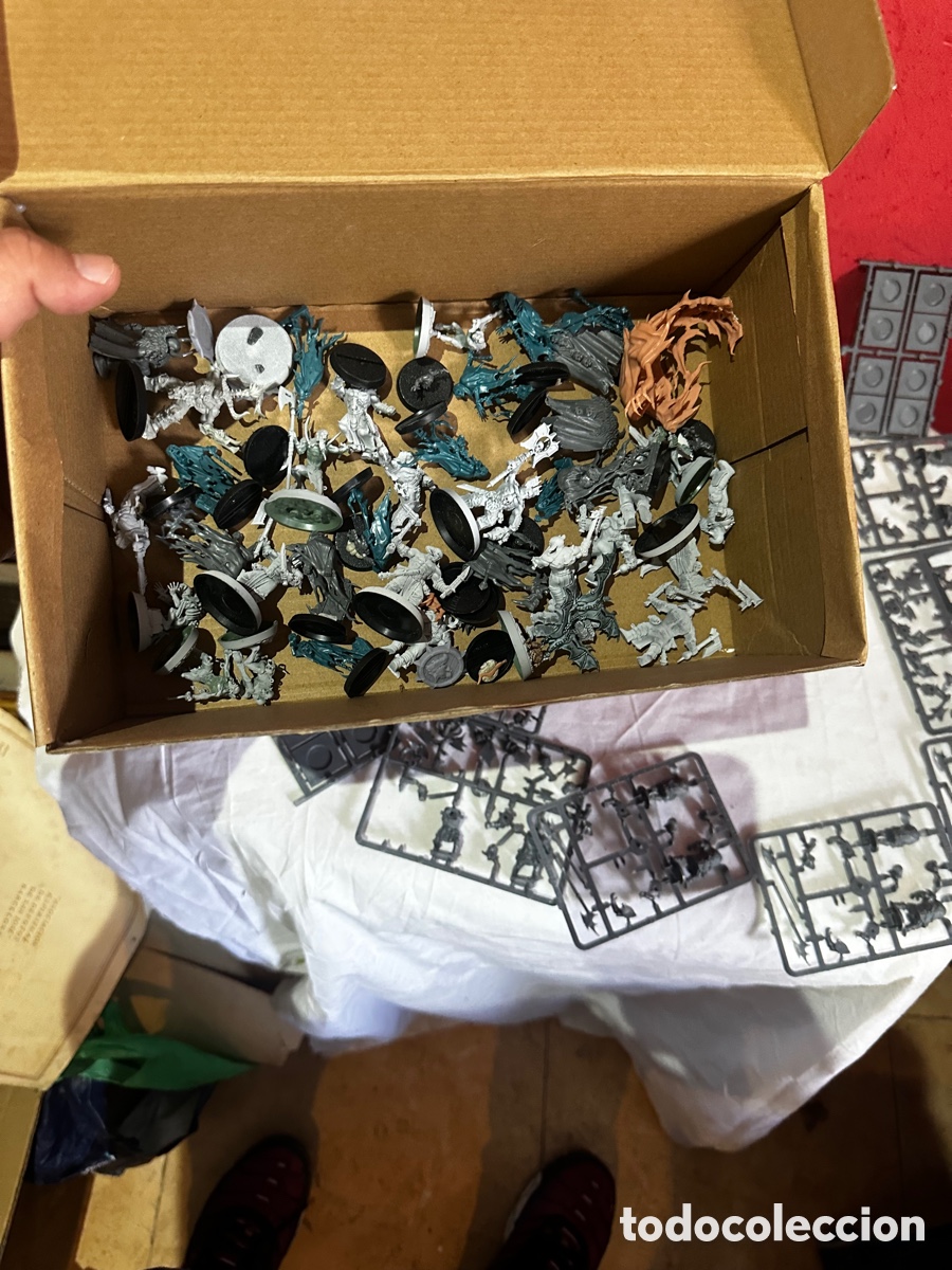warhammer: lote 29 peanas para figuras en plast - Buy Warhammer on  todocoleccion