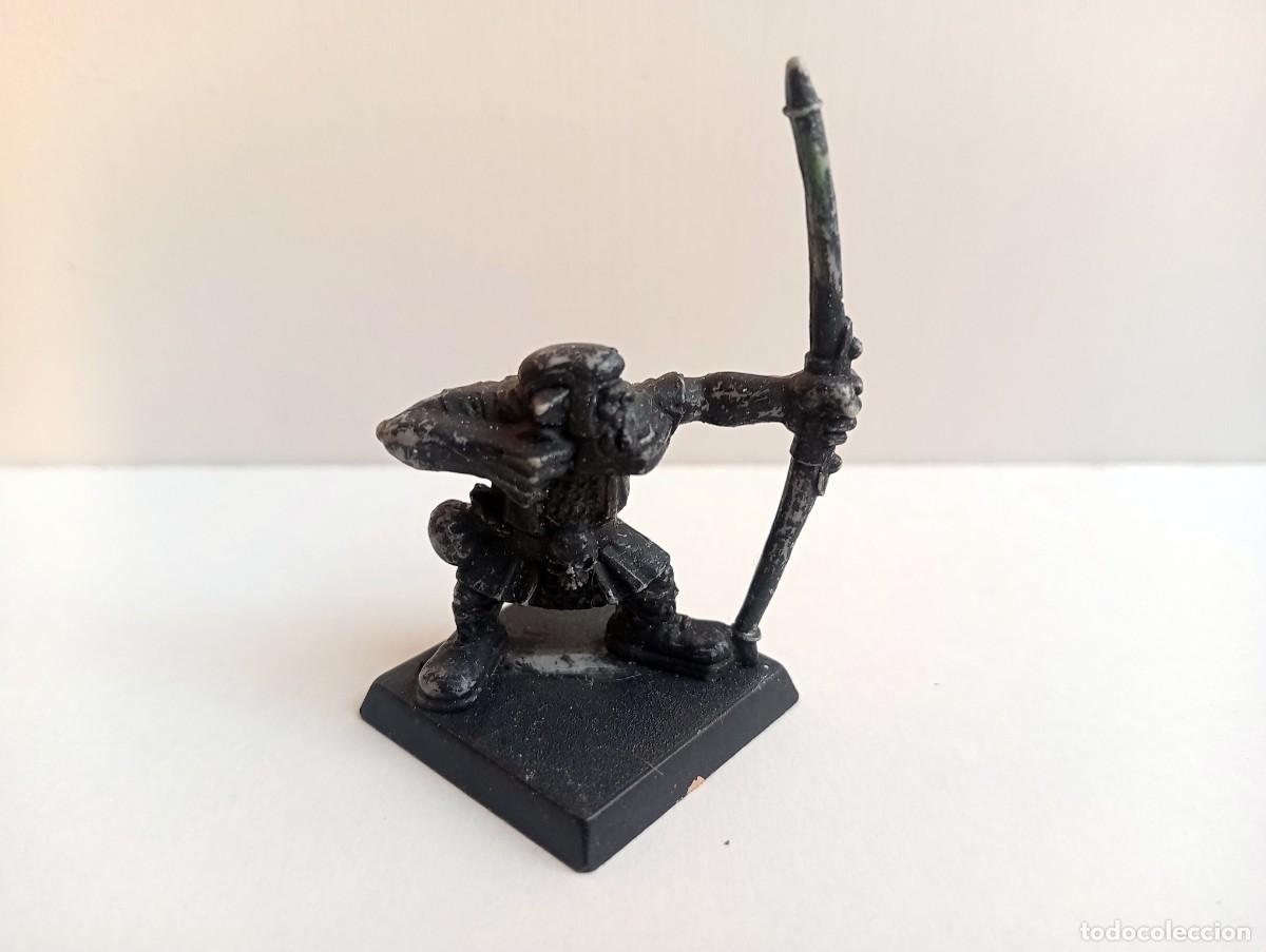 Juegos antiguos: FIGURA WARHAMMER PLASTICO - Foto 1