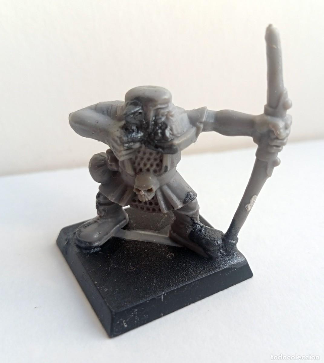 Juegos antiguos: FIGURA WARHAMMER PLASTICO - Foto 1