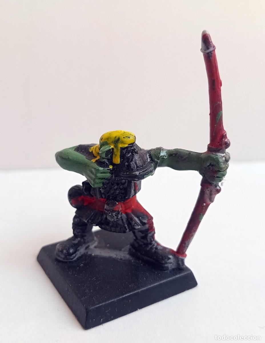 Juegos antiguos: FIGURA WARHAMMER PLASTICO - Foto 1