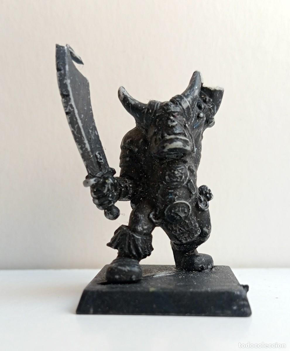 Juegos antiguos: FIGURA WARHAMMER PLASTICO - Foto 1
