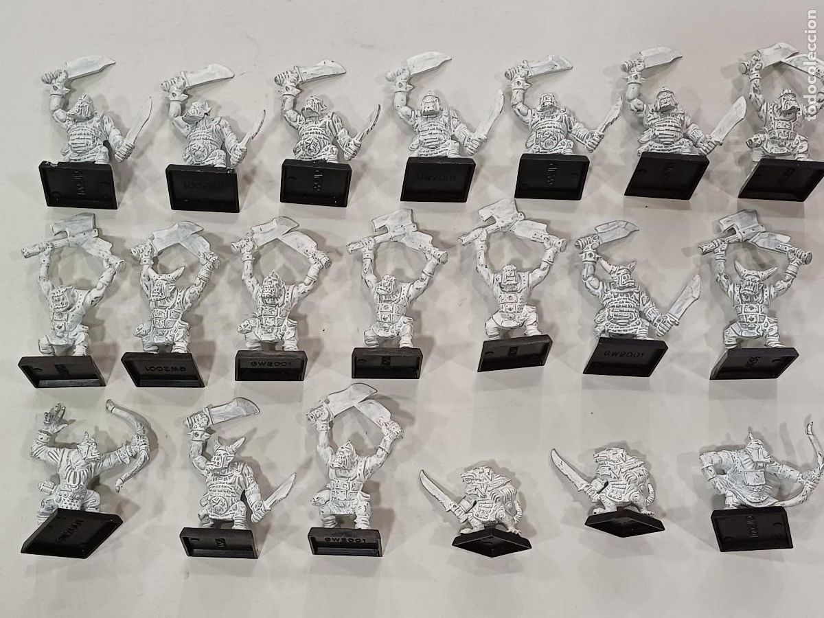 Juegos antiguos: LOTE DE 20 FIGURAS WARHAMMER EN PLASTICO. - Foto 1